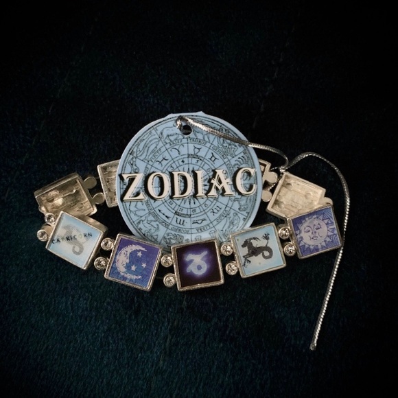 Vintage Jewelry - Vintage Holographic Capricorn Zodiac bracelet NWT